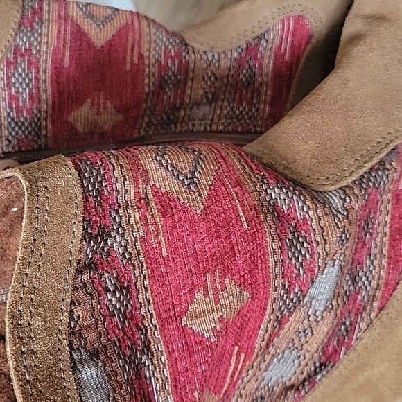 Minnetonka Booties Size 8 - Picture 5 of 11